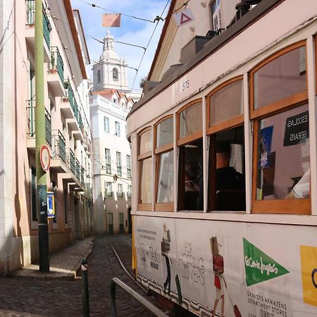 Appartamento Crooked House Alfama Lisbona Esterno foto