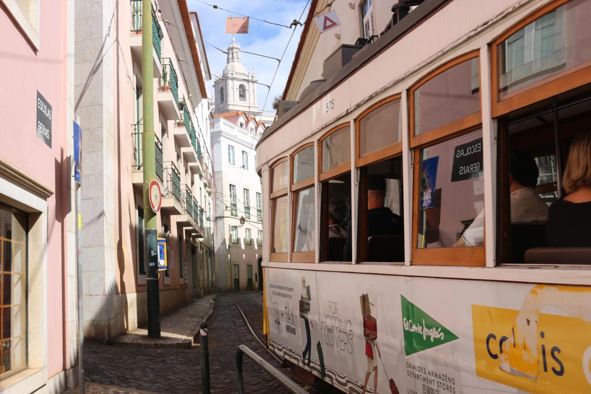 Appartamento Crooked House Alfama Lisbona Esterno foto