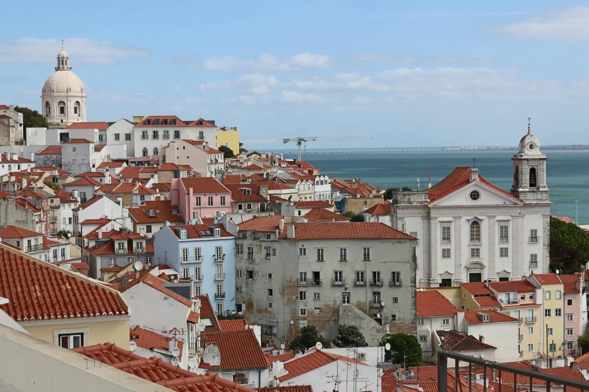 Appartamento Crooked House Alfama Lisbona Esterno foto