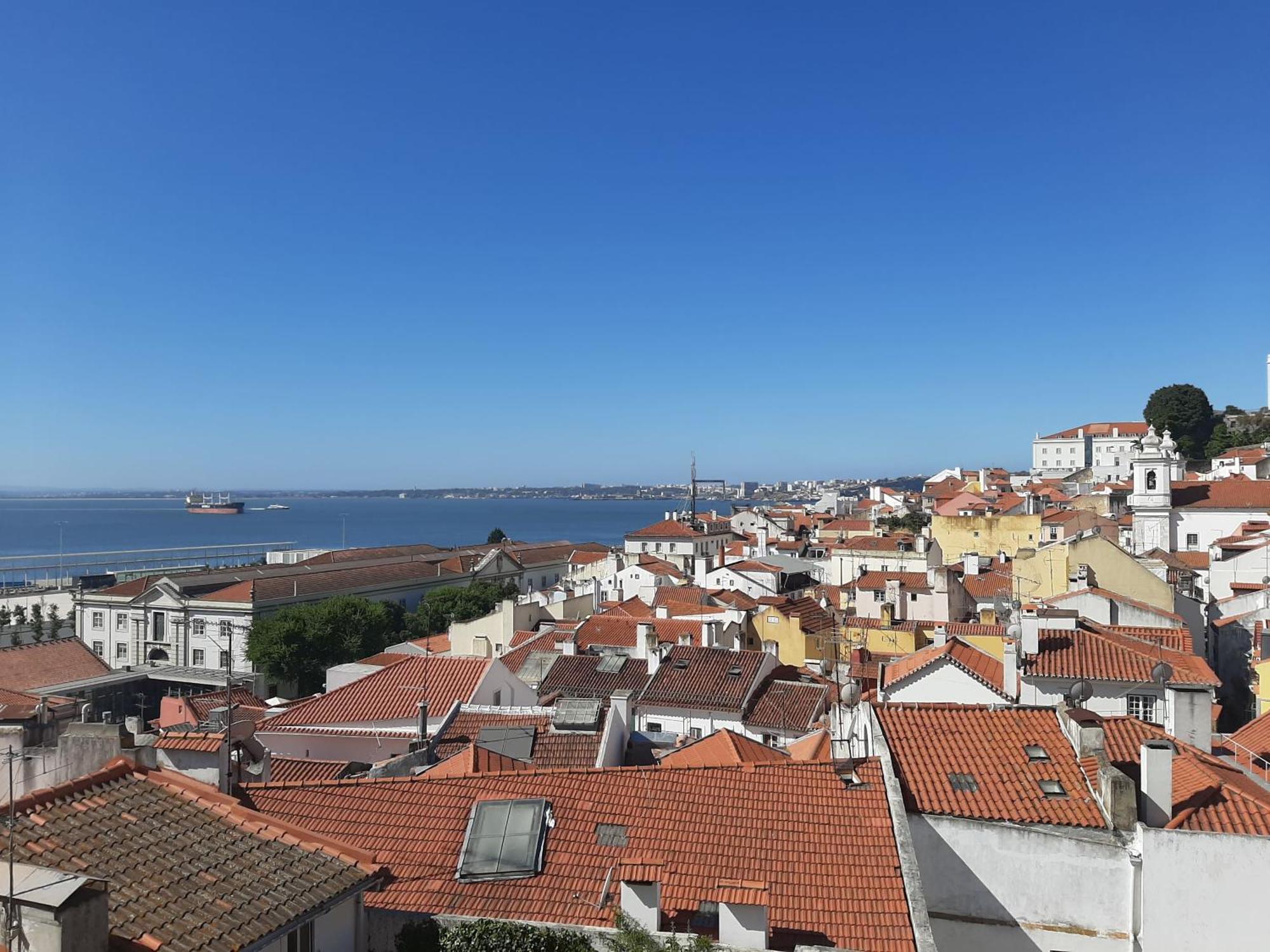 Appartamento Crooked House Alfama Lisbona Esterno foto