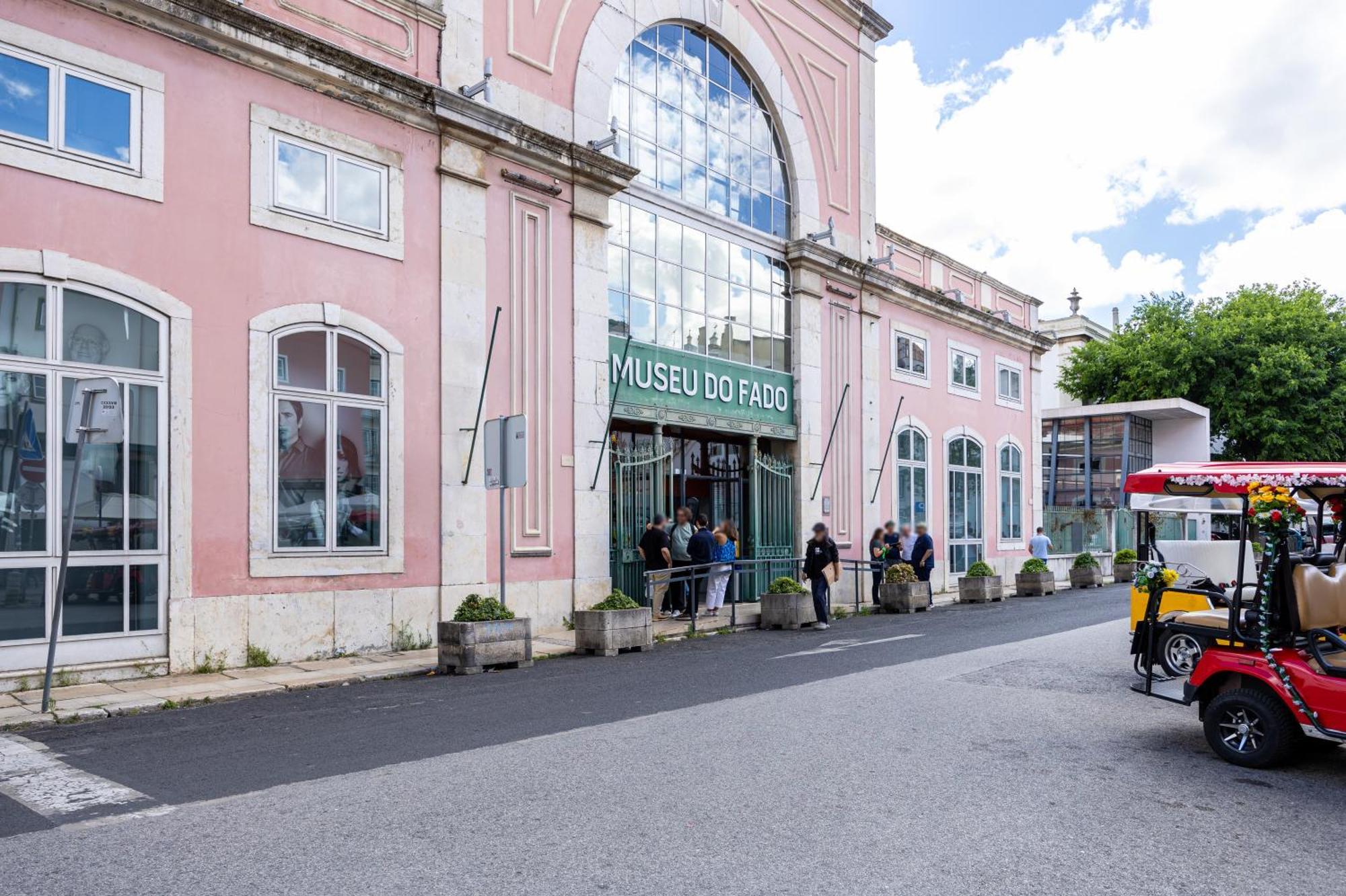 Appartamento Crooked House Alfama Lisbona Esterno foto